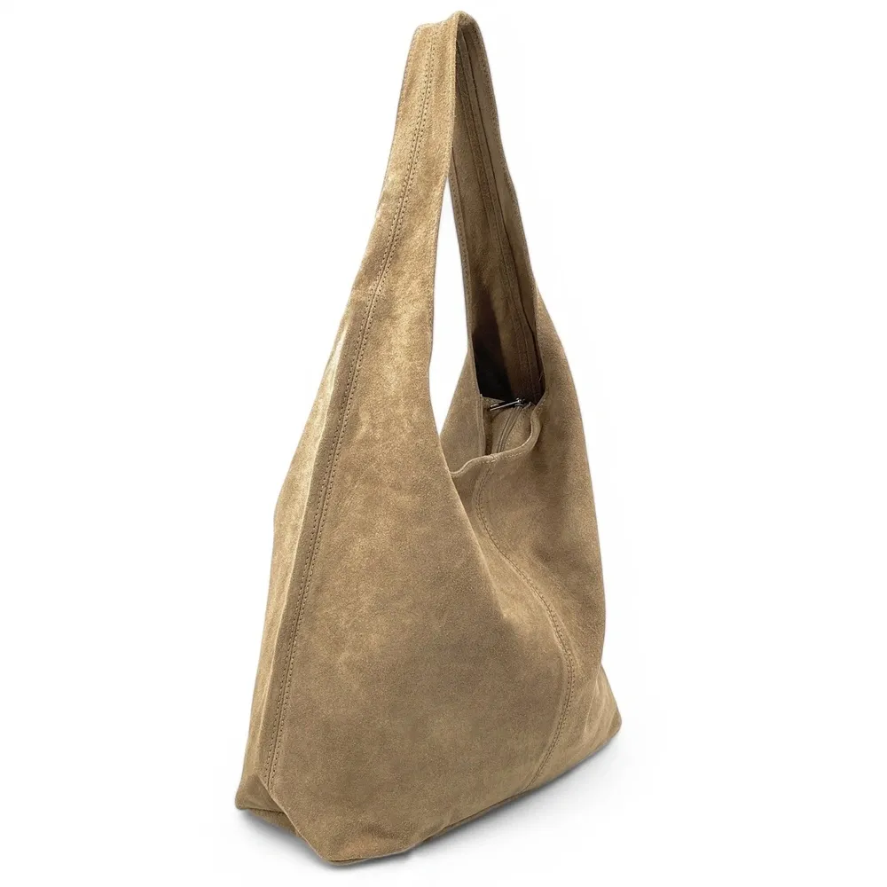 Sac à main de forme HOBO en daim EVA Taupe – Image 2